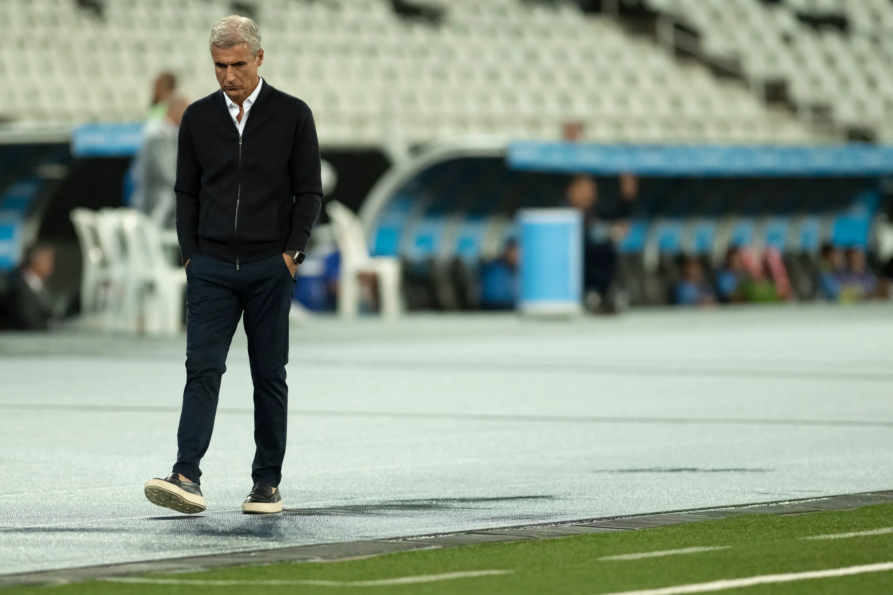 RJ – RIO DE JANEIRO – 29/06/2023 – COPA SUL-AMERICANA 2023, BOTAFOGO X MAGALLANES – Luis Castro tecnico do Botafogo durante partida contra o Magallanes no estadio Engenhao pelo campeonato Copa Sul-Americana 2023. Foto: Jorge Rodrigues/AGIF