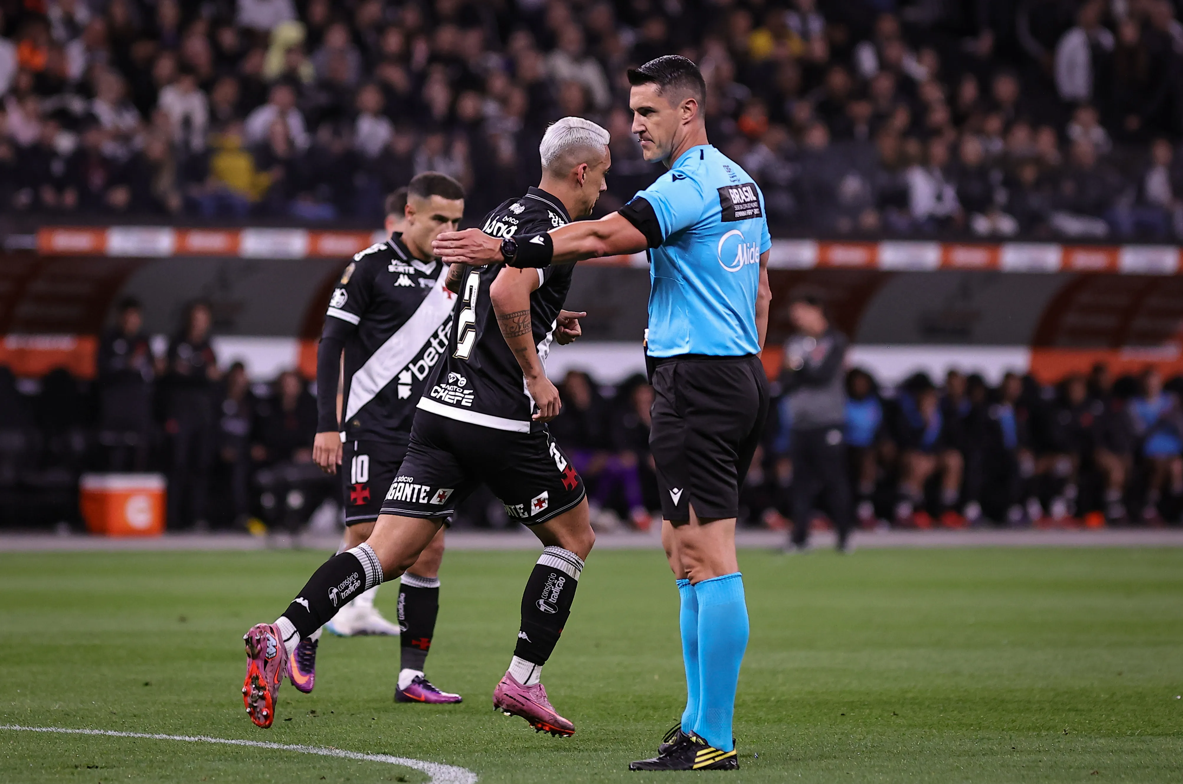 SP – SAO PAULO – 17/12/2025 – COPA DO BRASIL 2025, CORINTHIANS X VASCO – O arbitro Rafael Klein durante partida entre Corinthians e Vasco no estadio Arena Corinthians pelo campeonato Copa Do Brasil 2025.  Foto: Fabio Giannelli/AGIF