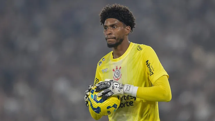 RJ - RIO DE JANEIRO - 21/12/2025 - COPA DO BRASIL 2025, VASCO X CORINTHIANS - Hugo Souza goleiro do Corinthians durante partida contra o Vasco no estadio Maracana pelo campeonato Copa Do Brasil 2025. Foto: Thiago Ribeiro/AGIF