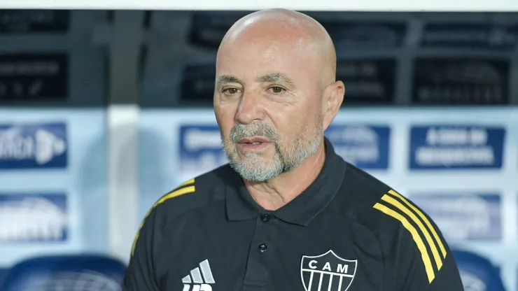 RJ - RIO DE JANEIRO - 04/10/2025 - BRASILEIRO A 2025, FLUMINENSE X ATLETICO-MG - Jorger Sampaoli tecnico do Atletico-MG durante partida contra o Fluminense no estadio Maracana pelo campeonato Brasileiro A 2025. Foto: Thiago Ribeiro/AGIF