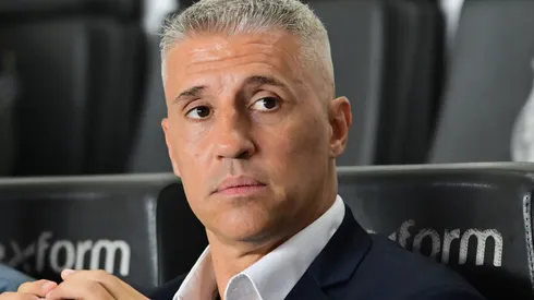 SP – SANTOS – 03/12/2025 – BRASILEIRO A 2025, SAO PAULO X INTERNACIONAL – Hernan Crespo tecnico do Sao Paulo durante partida contra o Internacional no estadio Vila Belmiro pelo campeonato Brasileiro A 2025. Foto: Jota Erre/AGIF