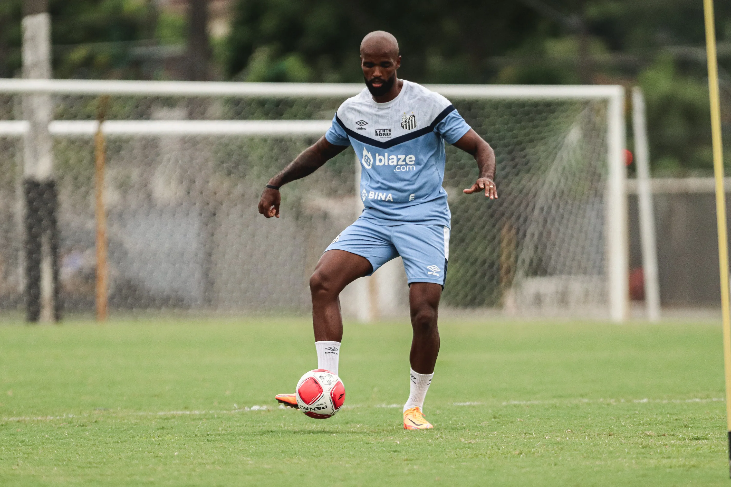 Messias jogador do Santos durante treino no Centro de Treinamento CT Rei Pele –  Foto: Reinaldo Campos/AGIF