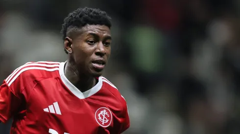 MG - BELO HORIZONTE - 12/06/2025 - BRASILEIRO A 2025, ATLETICO-MG X INTERNACIONAL - Vitao jogador do Internacional durante partida contra o Atletico-MG no estadio Arena MRV pelo campeonato Brasileiro A 2025. Foto: Gilson Lobo/AGIF