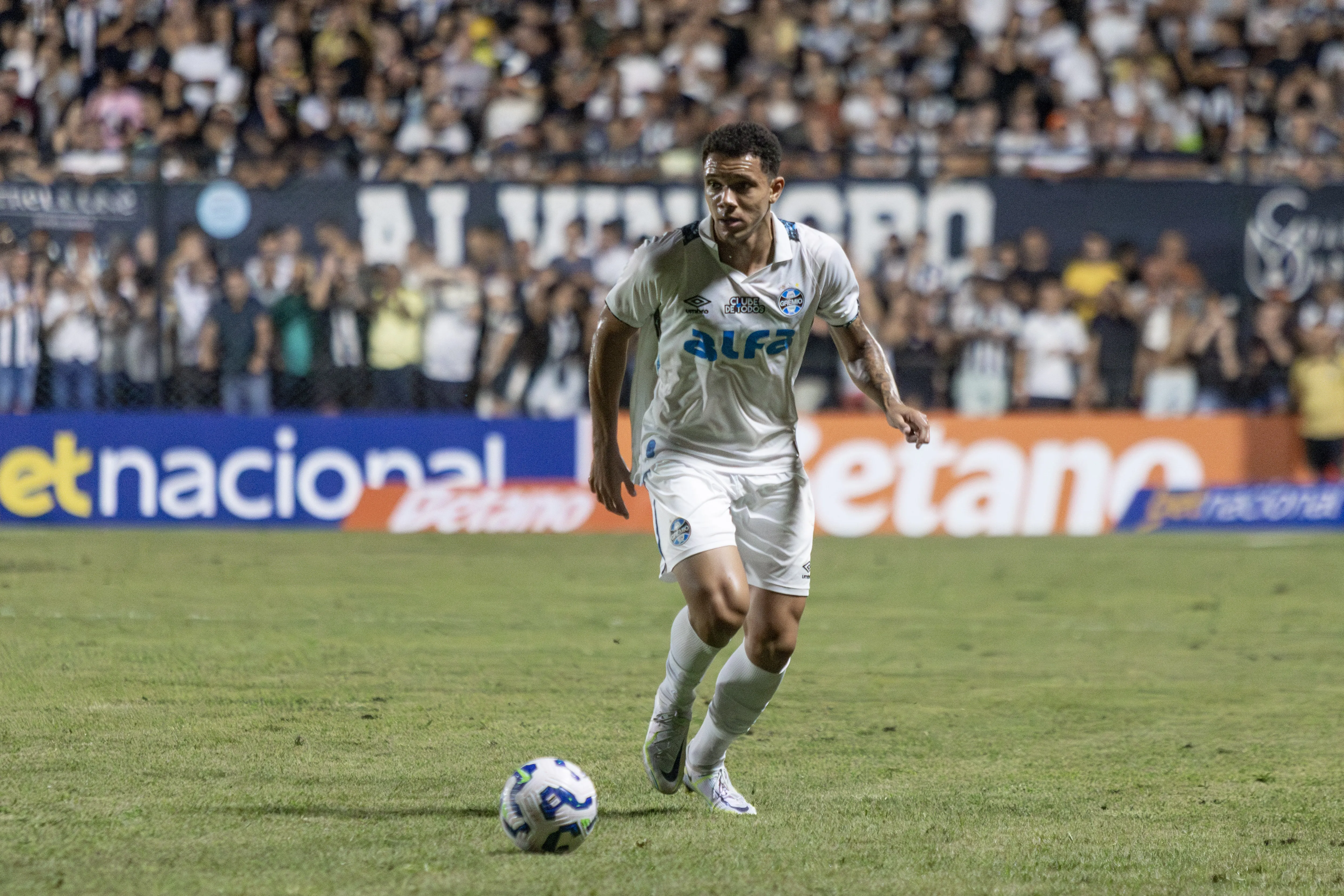 MG – SAO JOAO DEL REI – 12/03/2025 – COPA DO BRASIL 2025, ATHLETIC CLUB X GREMIO – Viery jogador do Gremio durante partida contra o Athletic Club no estadio Joaquim Portugal pelo campeonato Copa Do Brasil 2025. Foto: Lucas Gabriel Cardoso/AGIF