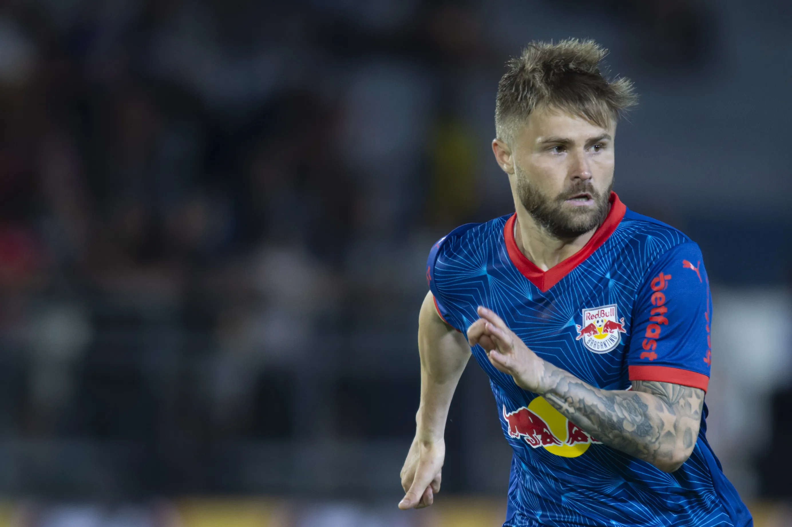Eduardo Sasha jogador do Bragantino durante partida contra o Vasco no estadio Cicero De Souza Marques pelo campeonato Brasileiro A 2025. Foto: Anderson Romao/AGIF