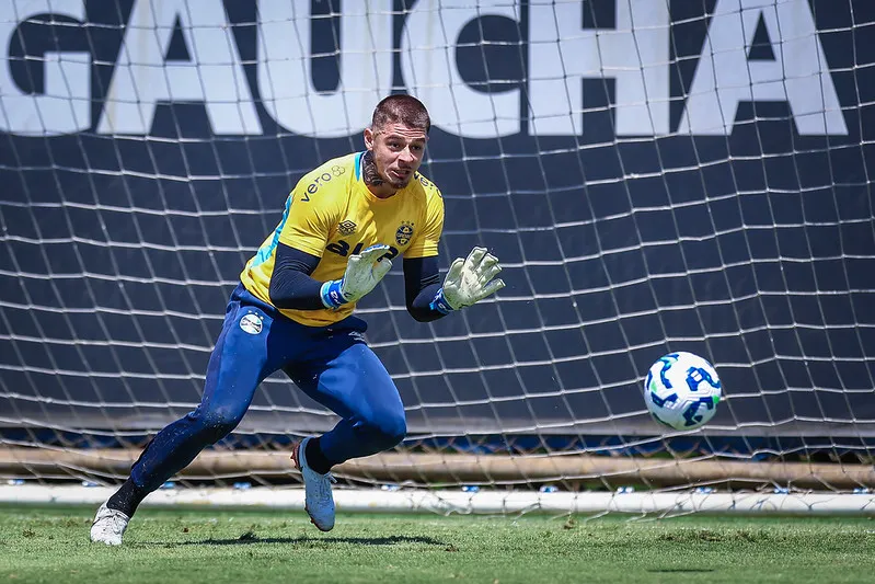 Jorge Meurer treinando no Grêmio – Foto: CAROLINE MOTTA/GRÊMIO FBPA