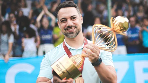 Jonas Urias desbanca outros treinadores gigantes e entra no top 10 melhores técnicos do mundo do futebol feminino - Foto: Gustavo Martins/Cruzeiro