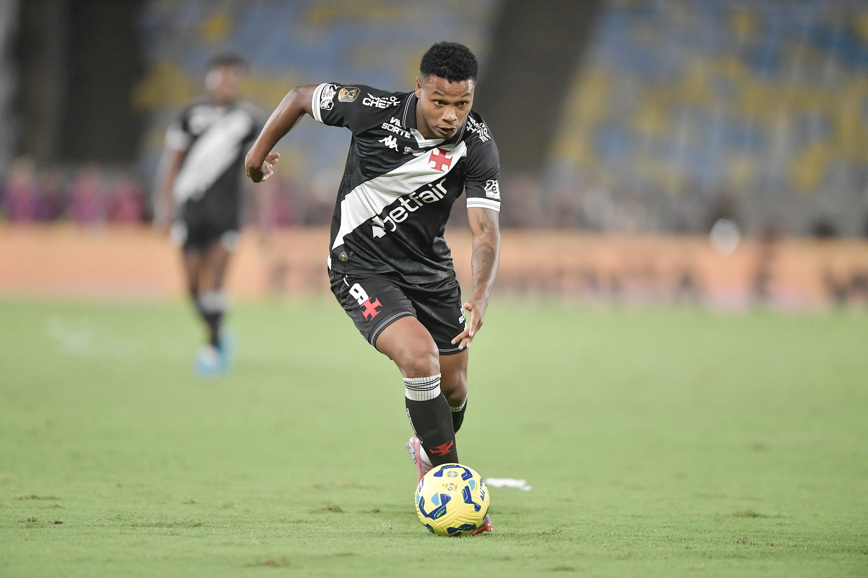 Matheus França atuando pelo Vasco em 2025 –  Foto: Thiago Ribeiro/AGIF