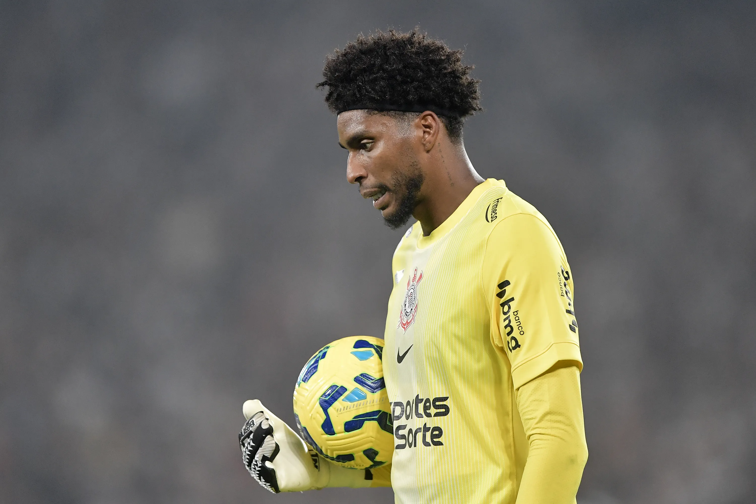 Hugo Souza goleiro do Corinthians durante partida contra o Vasco no estadio Maracana pelo campeonato Copa Do Brasil 2025. Foto: Thiago Ribeiro/AGIF