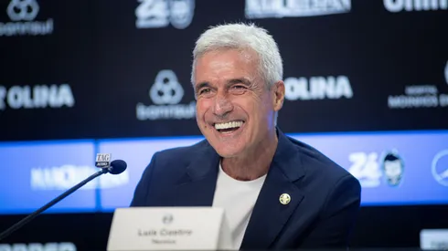 Apresentação de Luís Castro no Grêmio. Foto: Maxi Franzoi/AGIF