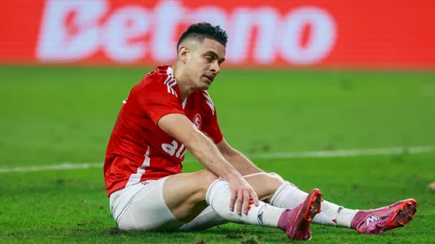 Borre jogador do Internacional lamenta durante partida contra o Santos no estadio Beira-Rio pelo campeonato Brasileiro A 2025. Foto: Luiz Erbes/AGIF
