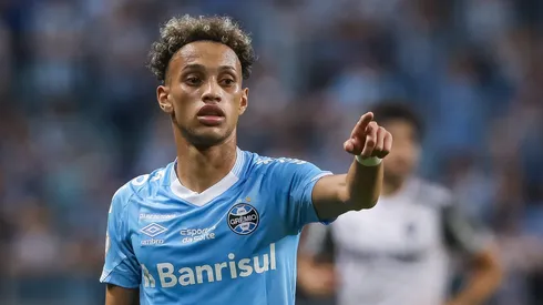 RS - PORTO ALEGRE - 22/07/2023 - BRASILEIRO A 2023, GREMIO X ATLETICO-MG - Bitello jogador do Gremio durante partida contra o Atletico-MG no estadio Arena do Gremio pelo campeonato Brasileiro A 2023. Foto: Pedro H. Tesch/AGIF