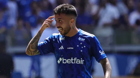 Matheus Henrique jogador do Cruzeiro comemora seu gol com Kaio Jorge jogador da sua equipe durante partida contra o Atletico-GO no estadio Mineirao pelo campeonato Brasileiro A 2024. Foto: Gilson Lobo/AGIF