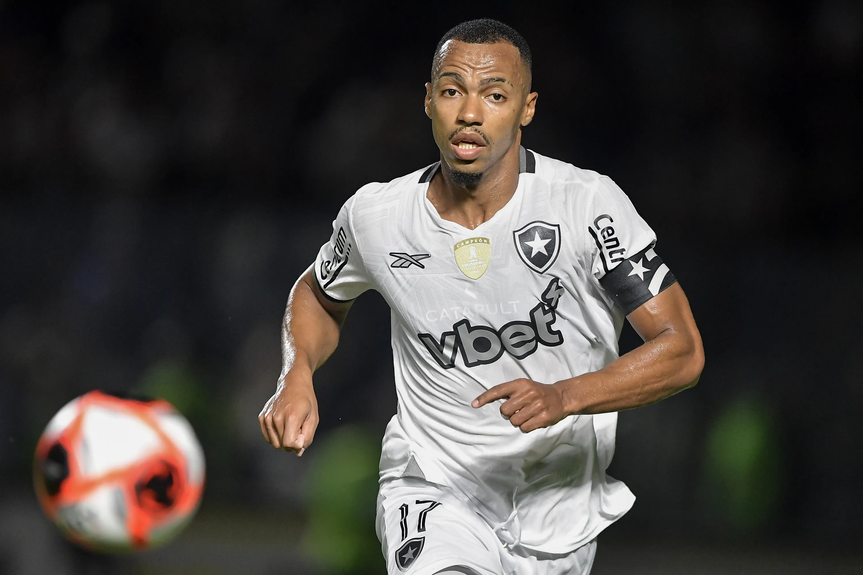 RJ – RIO DE JANEIRO – 23/02/2025 – CARIOCA 2025, VASCO X BOTAFOGO – Marlon Freitas jogador do Botafogo durante partida contra o Vasco no estadio Sao Januario pelo campeonato Carioca 2025. Foto: Thiago Ribeiro/AGIF