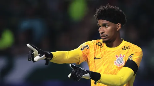 SP - SAO PAULO - 06/02/2025 - PAULISTA 2025, PALMEIRAS X CORINTHIANS - Hugo Souza goleiro do Corinthians durante partida contra o Palmeiras no estadio Arena Allianz Parque pelo campeonato Paulista 2025. Foto: Ettore Chiereguini/AGIF
