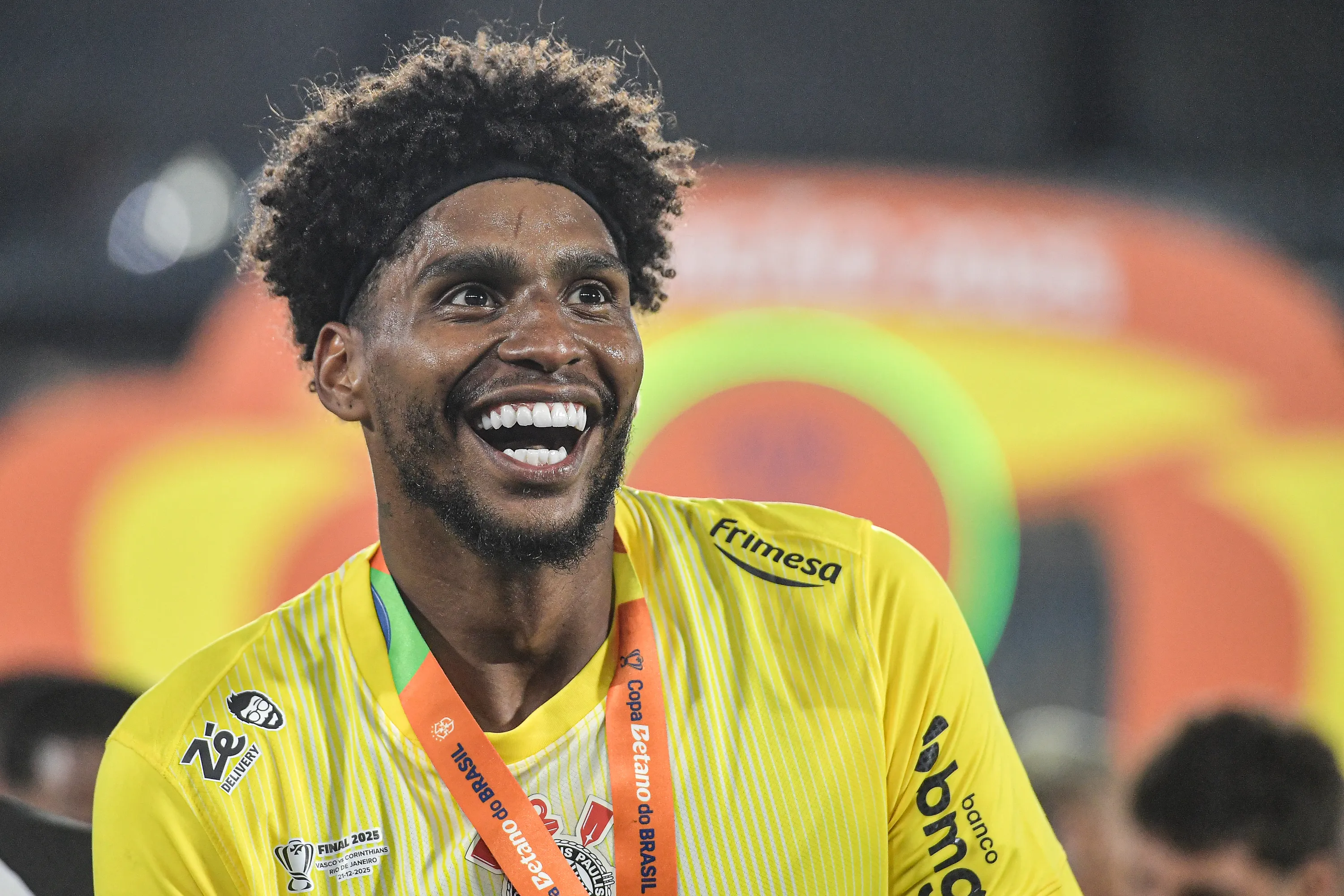 Hugo Souza interessa ao Milan – Foto: Thiago Ribeiro/AGIF.