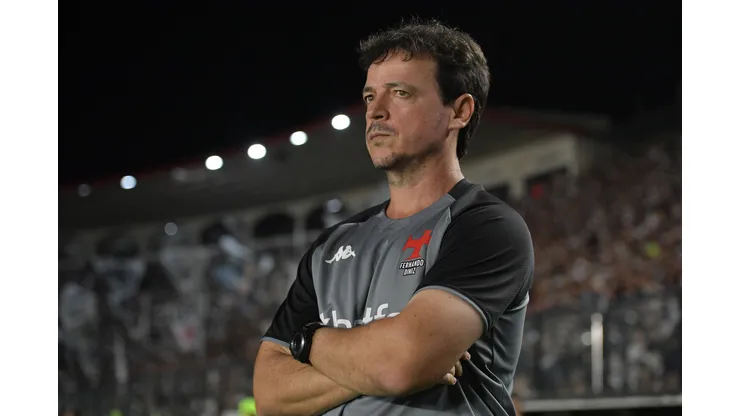 Fernando Diniz tecnico do Vasco durante partida contra o Sao Paulo no estadio Sao Januario pelo campeonato Brasileiro A 2025. Foto: Thiago Ribeiro/AGIF