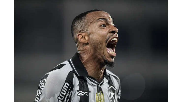 Marlon Freitas jogador do Botafogo durante partida contra o Atletico-MG no estadio Engenhao pelo campeonato Brasileiro A 2025. Foto: Thiago Ribeiro/AGIF