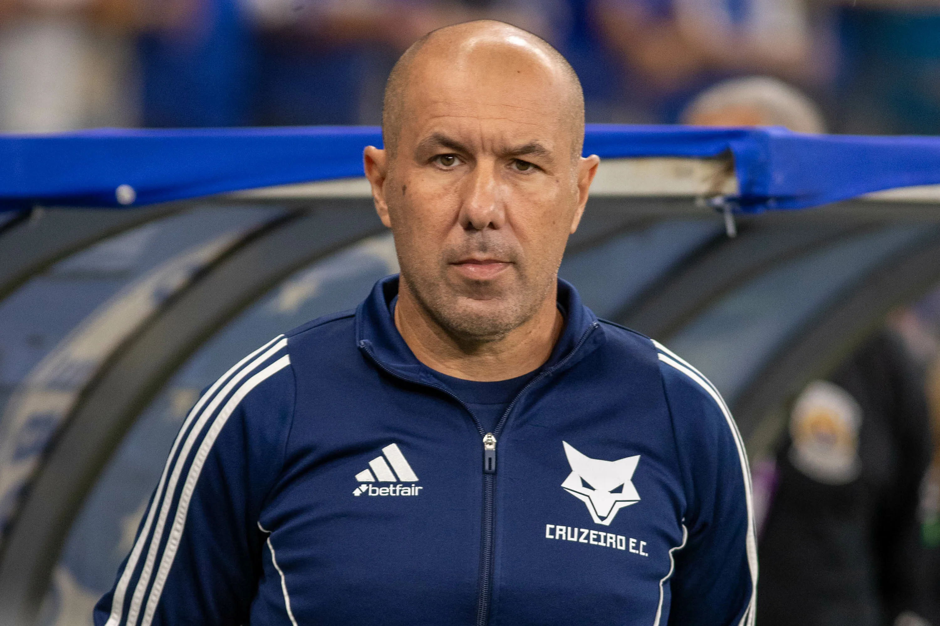 MG – BELO HORIZONTE – 04/12/2025 – BRASILEIRO A 2025, CRUZEIRO X BOTAFOGO – Leonardo Jardim tecnico do Cruzeiro durante partida contra o Botafogo no estadio Mineirao pelo campeonato Brasileiro A 2025. Foto: Fernando Moreno/AGIF