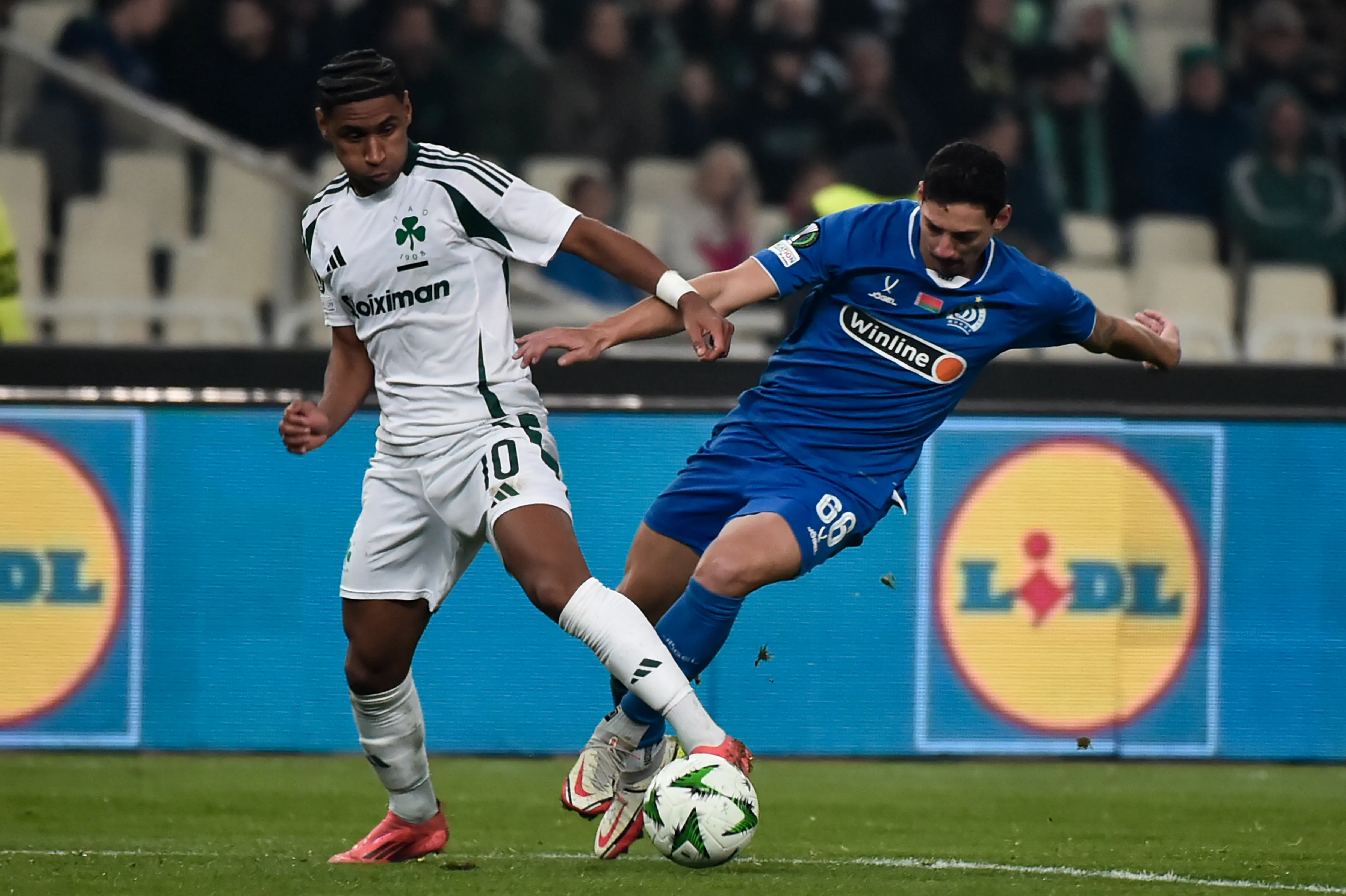 Tetê em ação pelo Panathinaikos.  (Photo by Milos Bicanski/Getty Images)