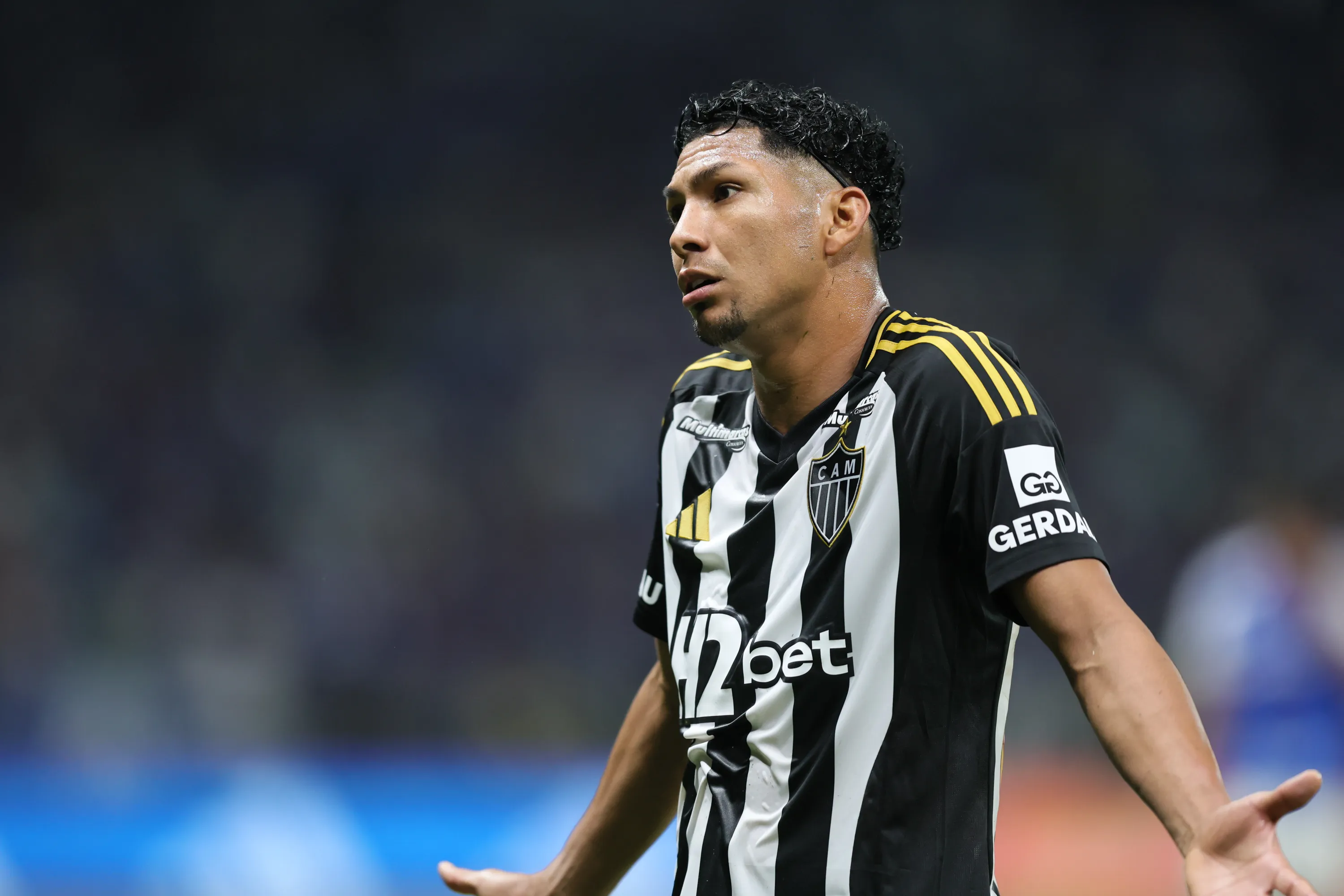Rony jogador do Atletico-MG durante partida contra o Cruzeiro no estadio Mineirao pelo campeonato Brasileiro A 2025. Foto: Gilson Lobo/AGIF