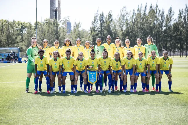 Elenco da Seleção Brasileira Feminina sub-20 nos últimos amistosos – Foto: Ramiro Cicao/Staff Images/CBF