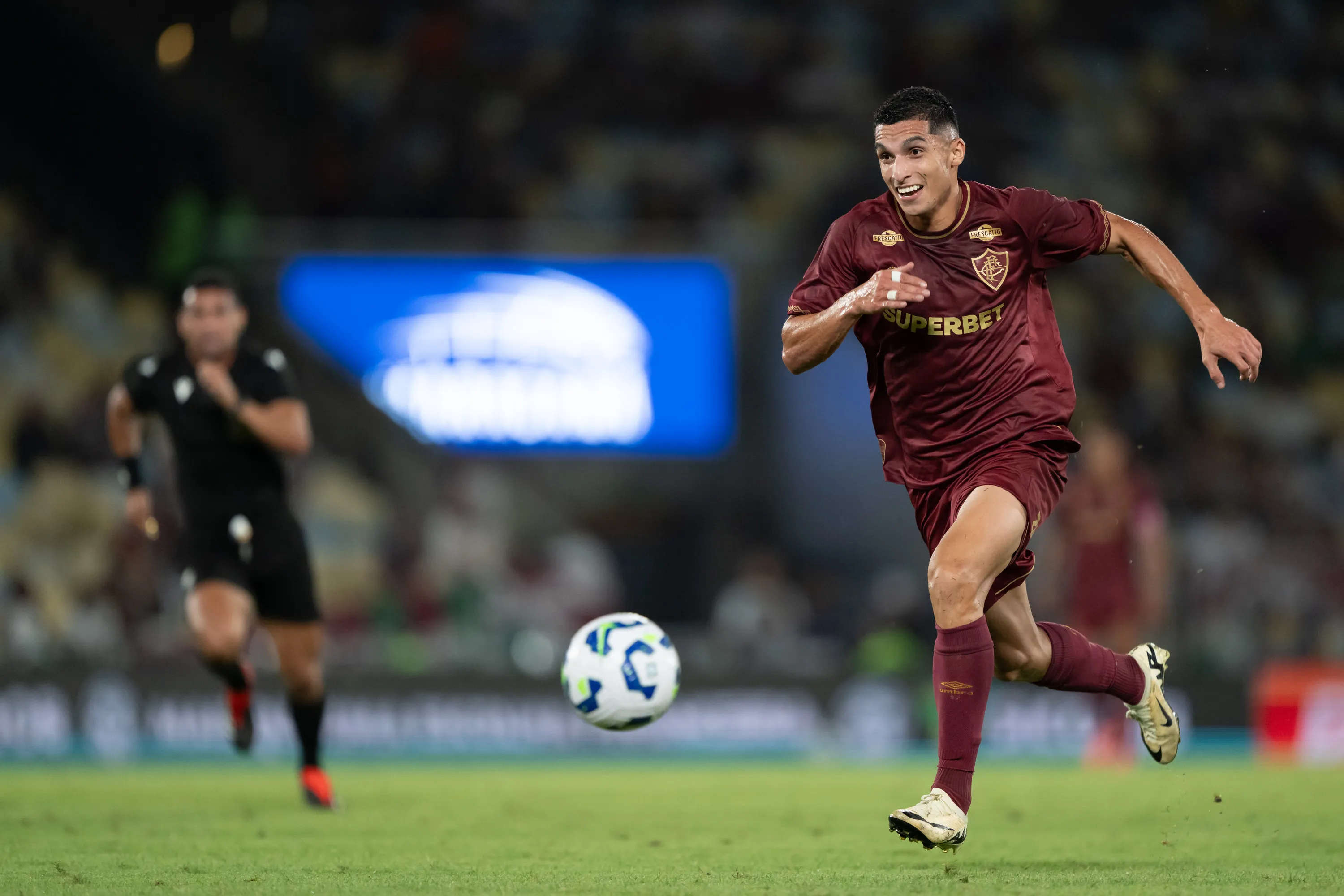Kevin Serna com a camisa do Fluminense –  Foto: Jorge Rodrigues/AGIF