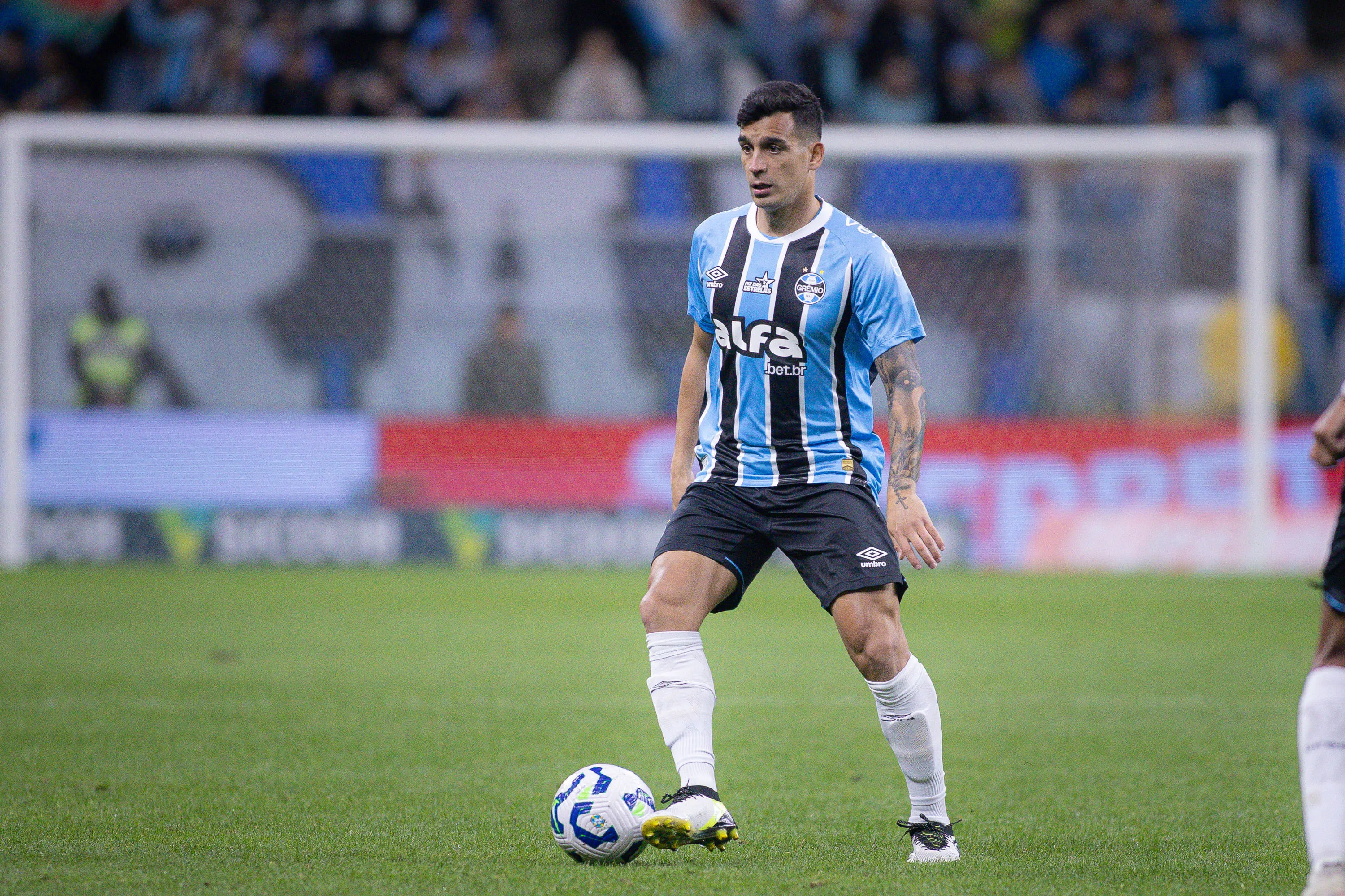 Franco Cristaldo com a camisa do Grêmio – Foto: Maxi Franzoi/AGIF