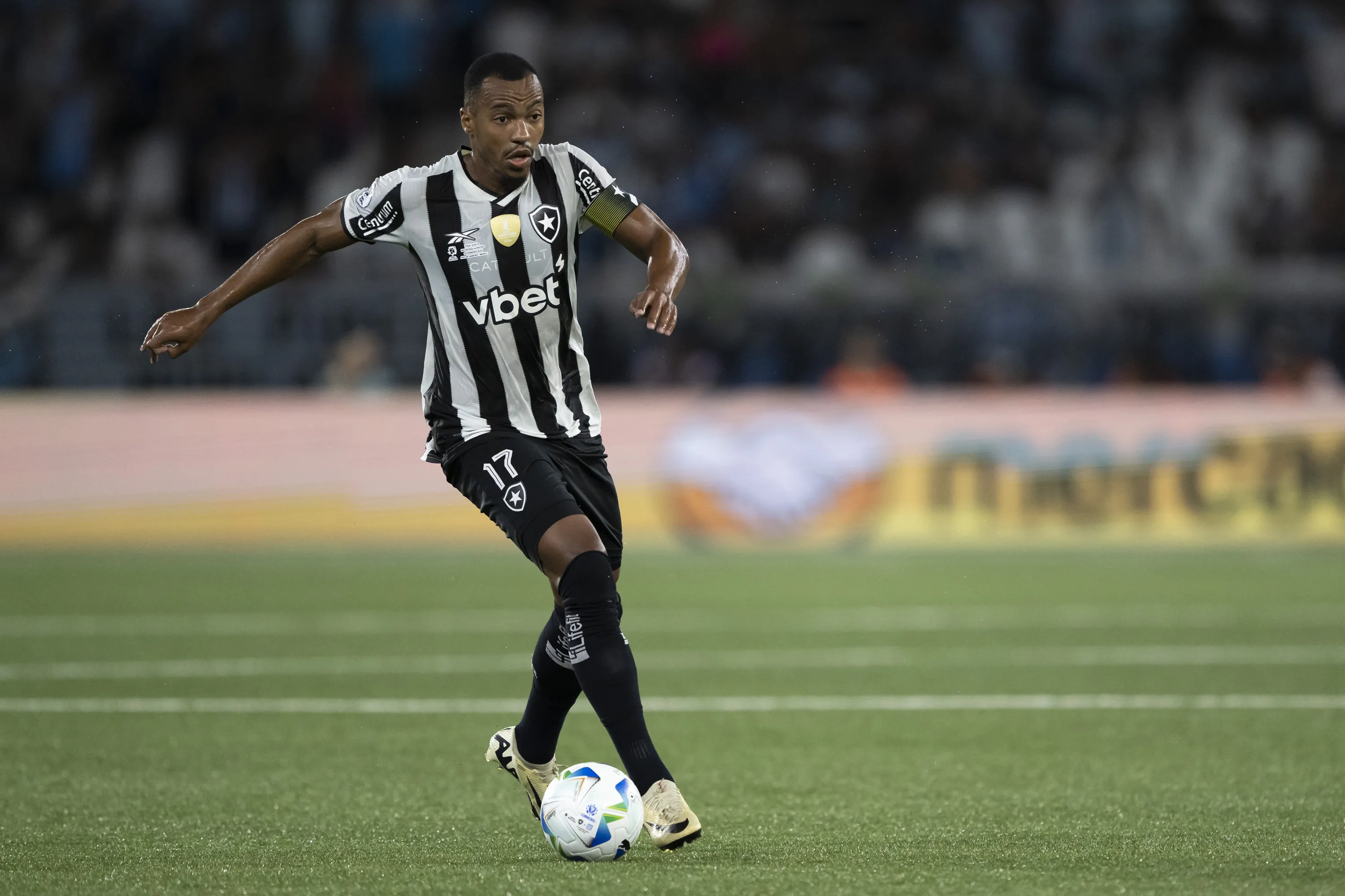 Marlon Freitas jogador do Botafogo durante partida contra o Racing no estadio Engenhao pelo campeonato Recopa Sul-americana 2025. Foto: Jorge Rodrigues/AGIF