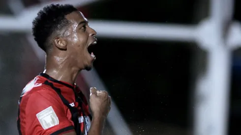 Carlinhos jogador do Vitoria comemora seu gol durante partida contra o Porto-PE no estadio Barradao pelo campeonato Baiano 2025. Foto: Jhony Pinho/AGIF