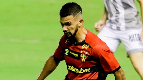 Meia Gustavo, ex-Sport, fica perto do Coritiba