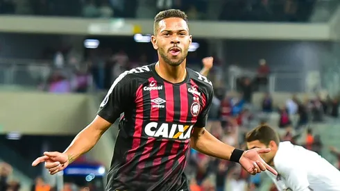 Renan Lodi durante confronto entre Athletico e Fluminense na Sul-Americana de 2018. Foto: Jason Silva/AGIF
