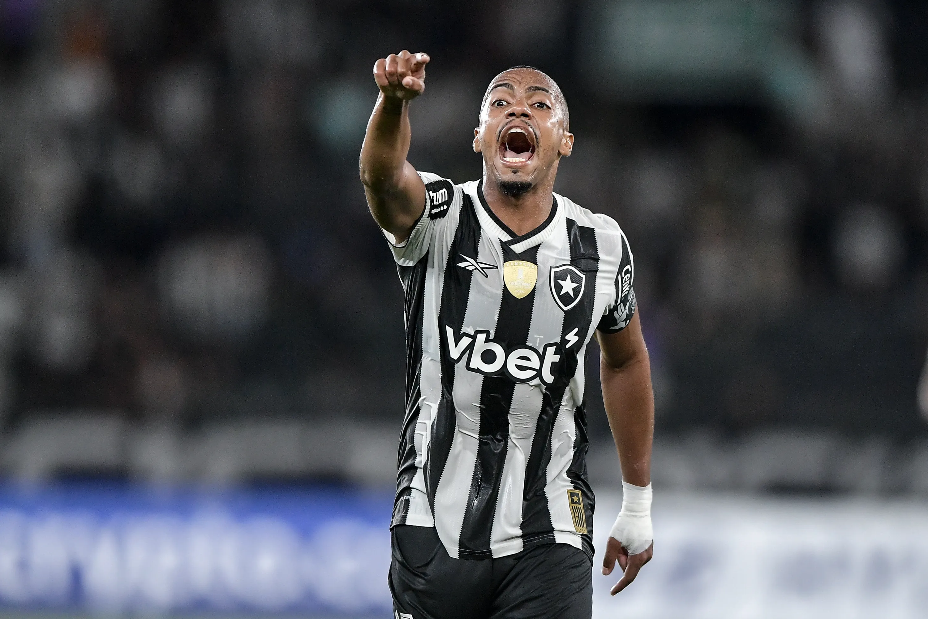 Marlon Freitas jogador do Botafogo durante partida contra o Universidad de Chile no estadio Engenhao pelo campeonato Copa Libertadores 2025. Foto: Thiago Ribeiro/AGIF