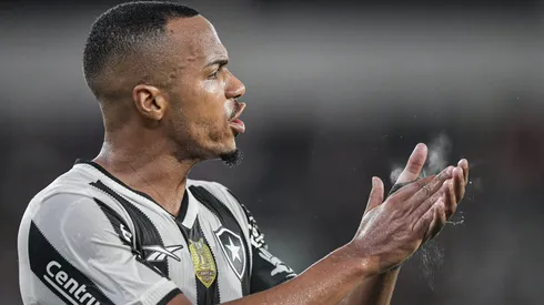 Marlon Freitas jogador do Botafogo durante partida contra o Fluminense no estadio Engenhao pelo campeonato Brasileiro A 2025. Foto: Thiago Ribeiro/AGIF