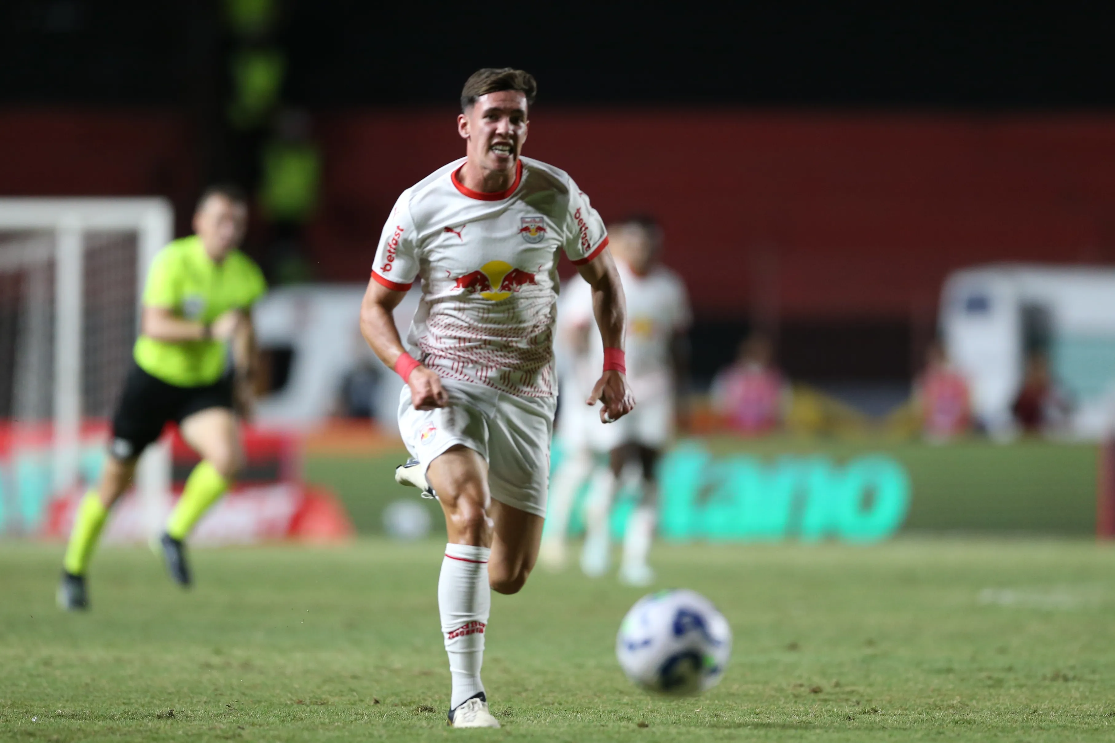 Thiago Borbas jogador do Red Bull Bragantino durante a partida entre Sport e Red Bull Bragantino na Ilha do Retiro em Recife (PE), pelo campeonato brasileiro A 2025. Foto: Marlon Costa/AGIF
