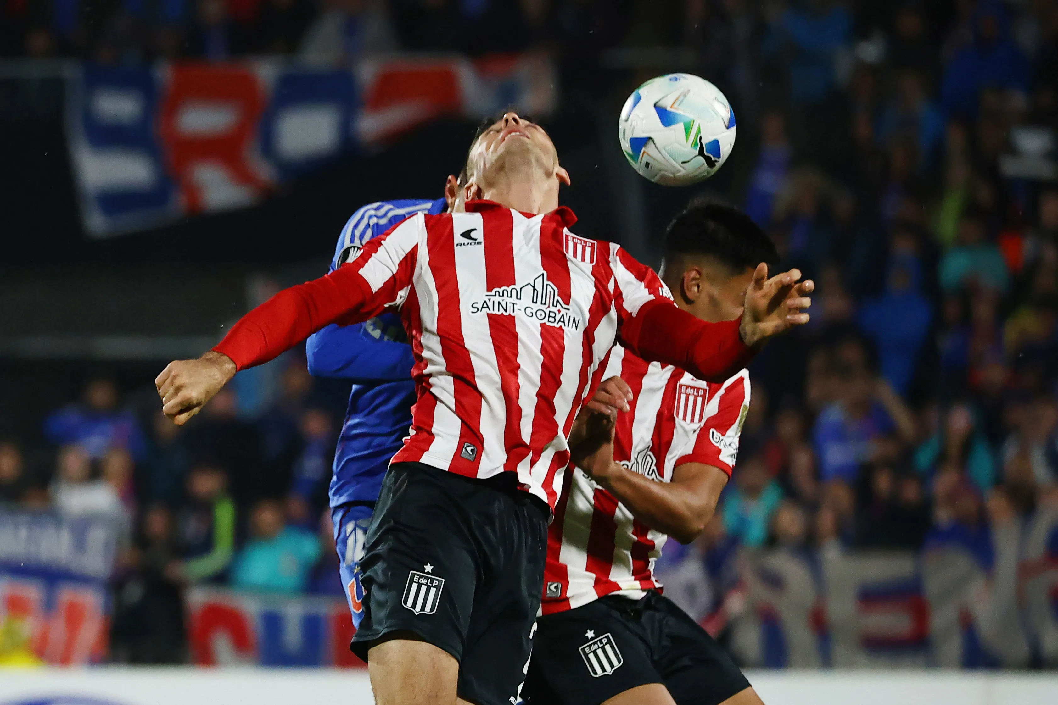 SANTIAGO, CHILE – MAY 7: Roman Gomez of Estudiantes heads the ball during CONMEBOL Copa Libertadores match between Universidad de Chile and Estudiantes at Estadio Nacional Julio Martinez Pradanos on May 7, 2025 in Santiago, Chile. (Photo by Marcelo Hernandez/Getty Images)