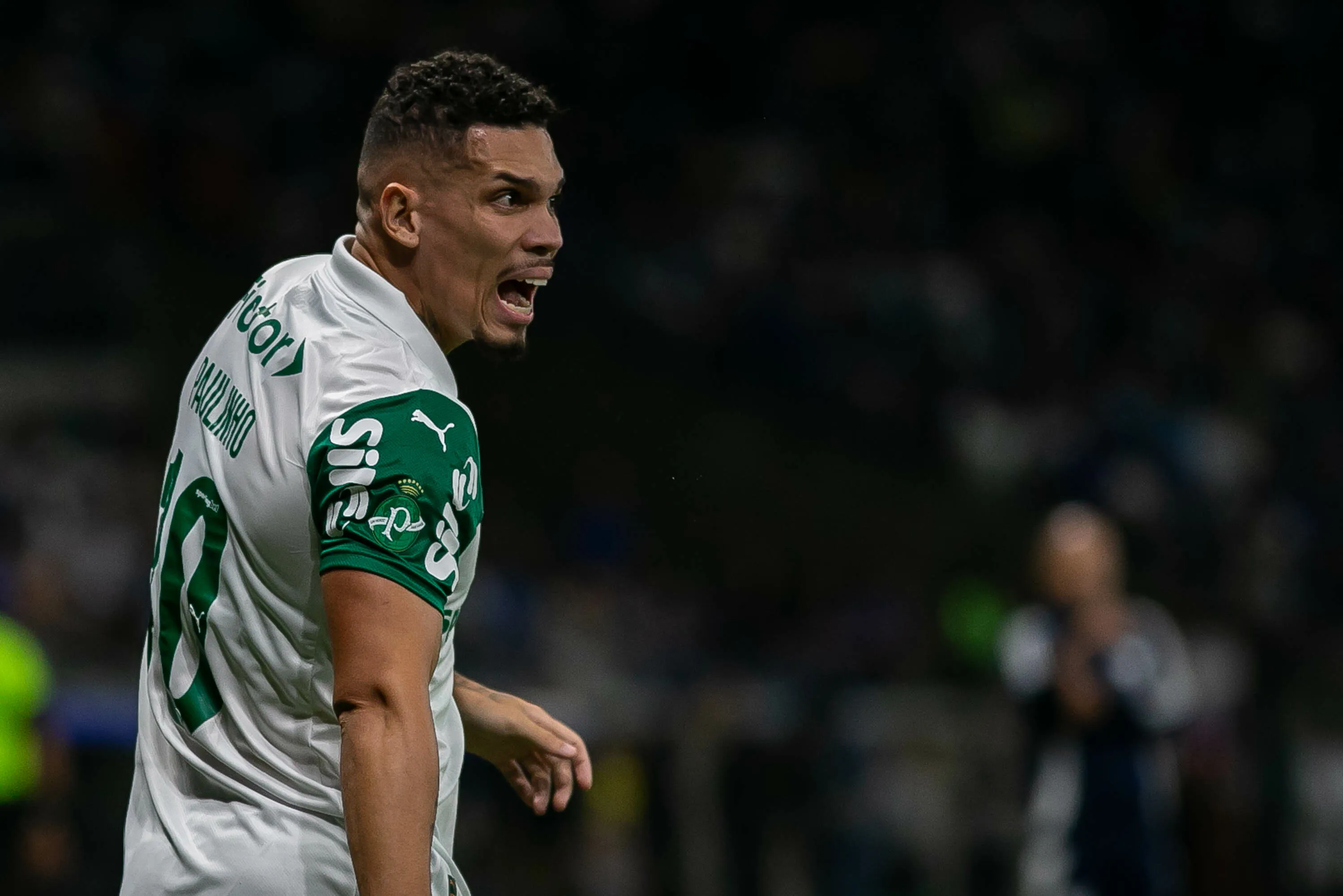 MG – BELO HORIZONTE – 01/06/2025 – BRASILEIRO A 2025, CRUZEIRO X PALMEIRAS – Paulinho jogador do Palmeiras durante partida contra o Cruzeiro no estadio Mineirao pelo campeonato Brasileiro A 2025. Foto: Fernando Moreno/AGIF