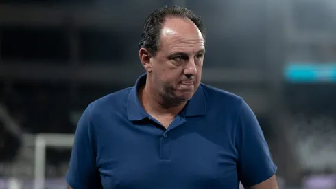 Rogério Ceni durante confronto contra o Botafogo no Brasileirão 2025.