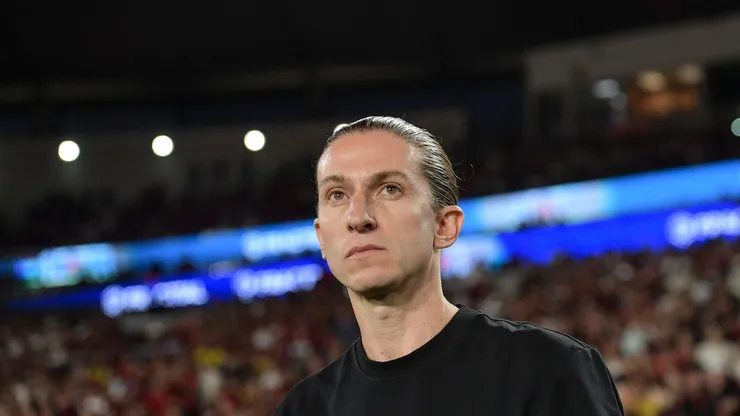 Filipe Luís está com futuro incerto no Flamengo. Foto: Thiago Ribeiro/AGIF