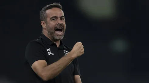 Artur Jorge tecnico do Botafogo durante partida contra o Atletico-MG no estadio Engenhao pelo campeonato Brasileiro A 2024. Foto: Jorge Rodrigues/AGIF