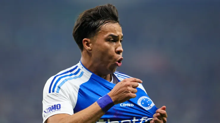 Kaio Jorge jogador do Cruzeiro comemora seu gol durante partida contra o Atletico-MG no estadio Mineirao pelo campeonato Copa Do Brasil 2025.