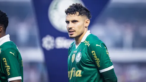Raphael Veiga jogador do Palmeiras durante partida contra o Santos no estadio Vila Belmiro pelo campeonato Paulista 2024.