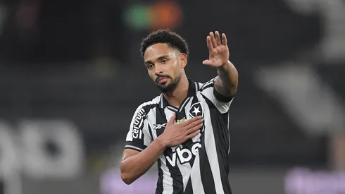 Vitinho jogador do Botafogo durante partida contra o Mirassol no estádio Engenhão pelo campeonato Brasileiro A 2025. Foto: Thiago Ribeiro/AGIF