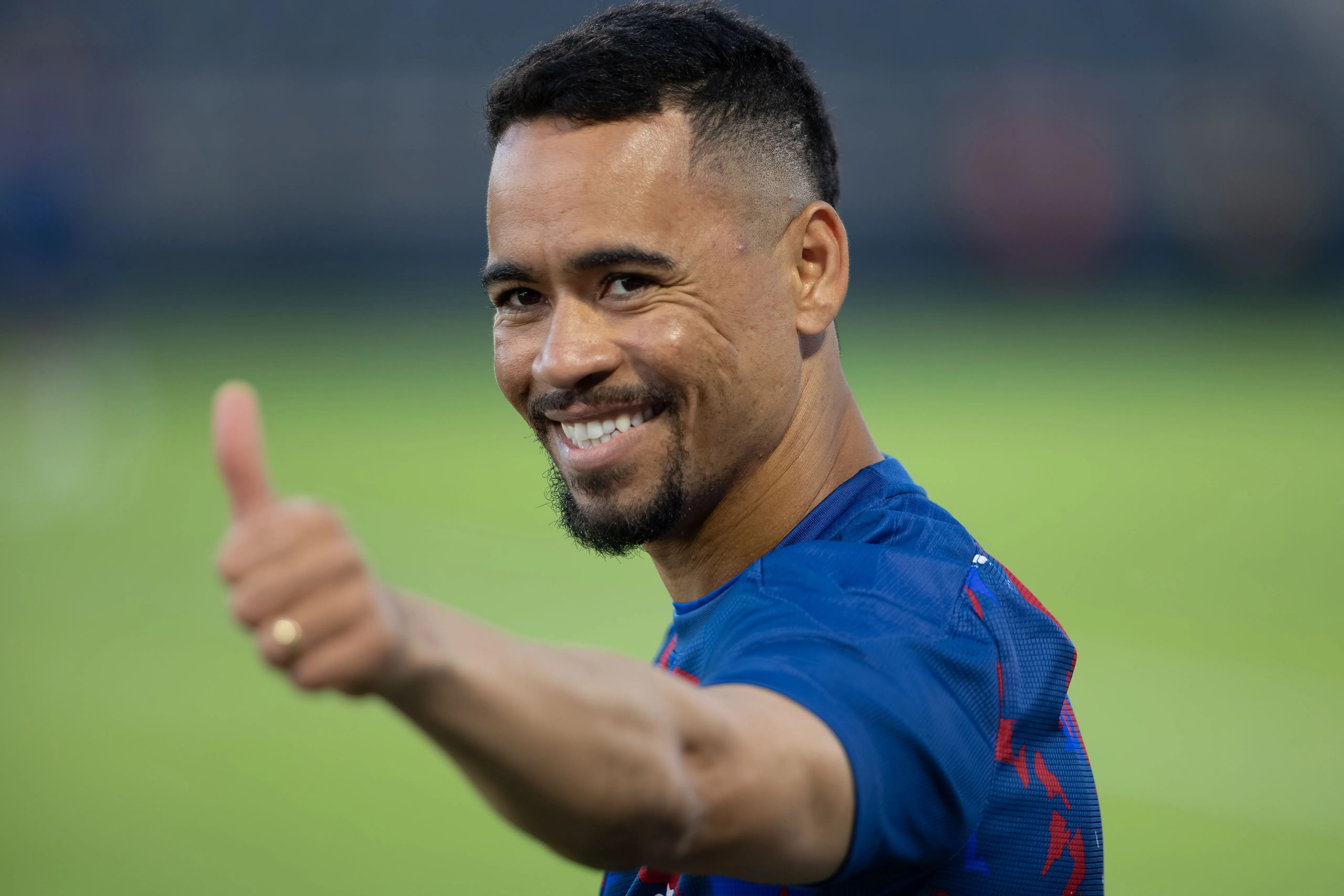 Yago Pikachu jogador do Fortaleza comemora vitoria ao final da partida contra o Bragantino no estadio Cicero De Souza Marques pelo campeonato Brasileiro A 2025. Foto: Joisel Amaral/AGIF