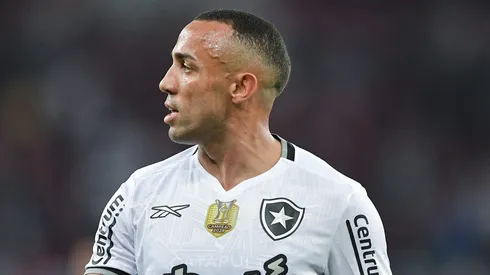 Marçal durante confronto contra o Flamengo no Brasileirão de 2025.