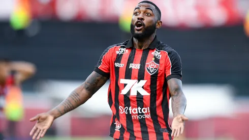 Ramon com a camisa do Vitória