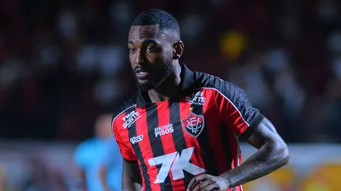 Ramon, jogador do Vitoria durante partida contra o Bahia no estadio Barradao pelo campeonato Brasileiro A 2025. Foto: Walmir Cirne/AGIF