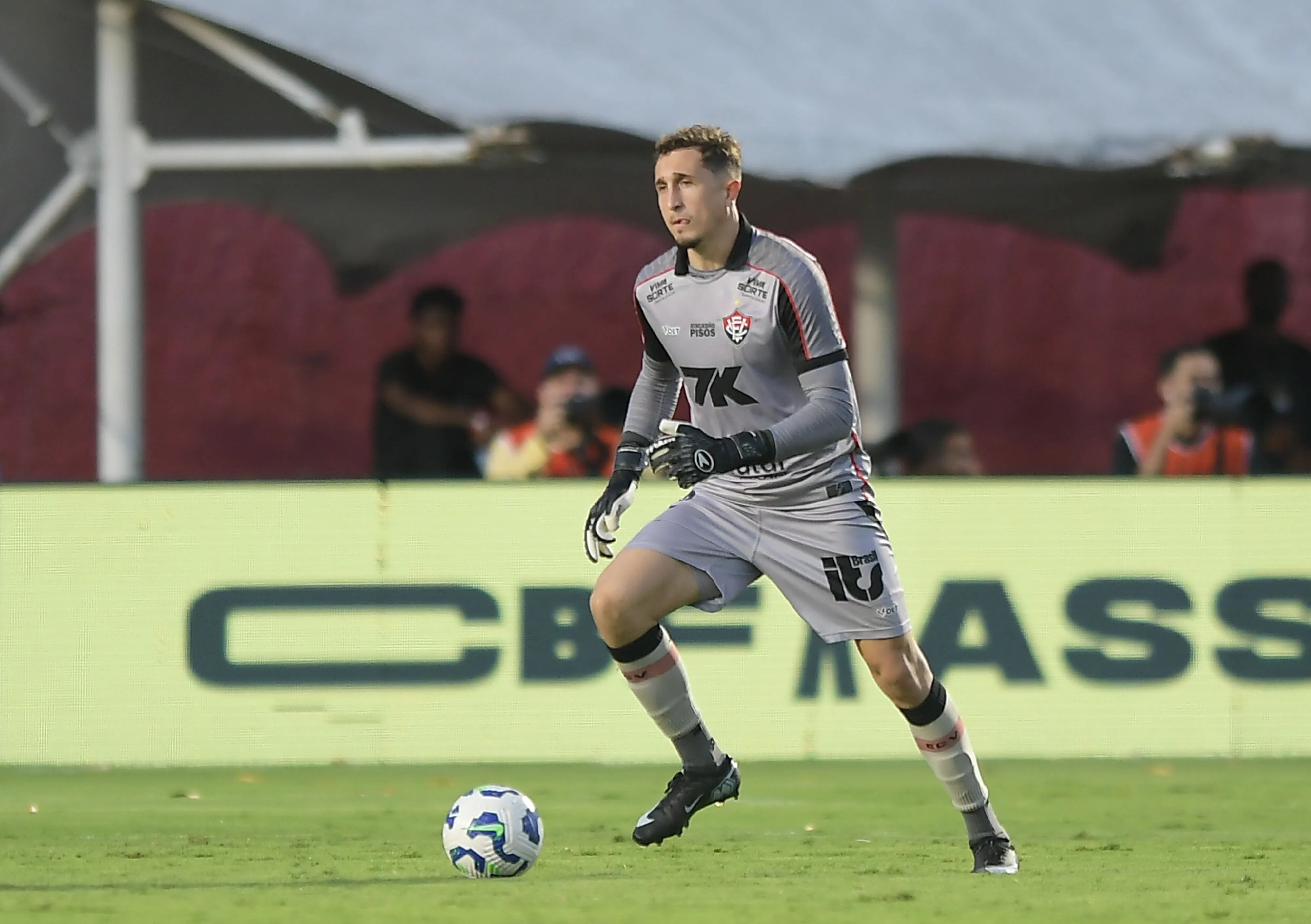 Thiago Couto jogador do Vitoria durante partida contra o Botafogo no estadio Barradao pelo campeonato Brasileiro A 2025. Foto: Jhony Pinho/AGIF