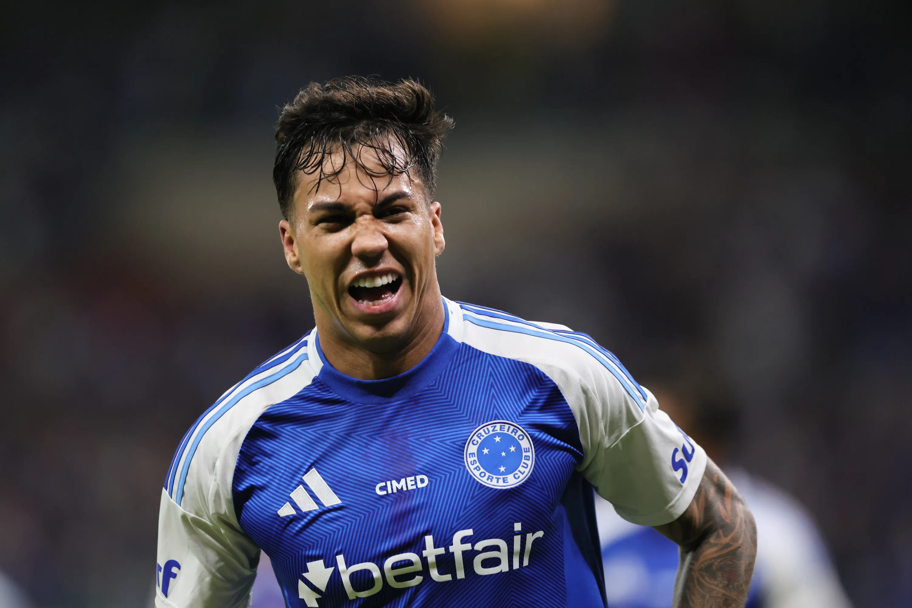 MG – BELO HORIZONTE – 13/07/2025 – BRASILEIRO A 2025, CRUZEIRO X GREMIO – Kaio Jorge jogador do Cruzeiro comemora seu gol durante partida contra o Gremio no estadio Mineirao pelo campeonato Brasileiro A 2025. Foto: Gilson Lobo/AGIF