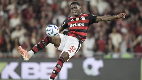 Evertton Araujo jogador do Flamengo durante partida contra o Bragantino no estadio Maracana pelo campeonato Brasileiro A 2025.
